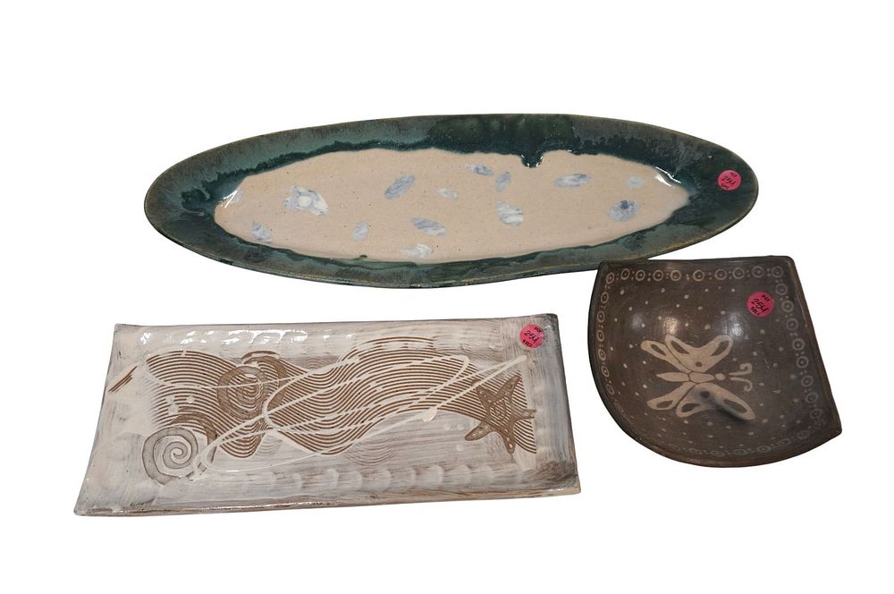 Lot 254: 3 PIECES OF STUDIO ART POTTERY