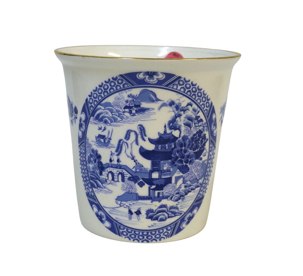 Lot 272: ASHLEY BONE CHINA BLUE WILLOW POT