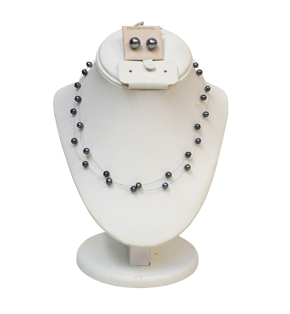Lot 295: BLACK SPANISH PEARL NECKLACE AND EARRINGS