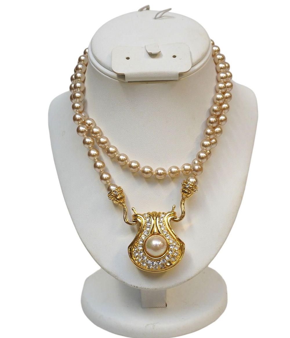 Lot 312: VINTAGE NOLAN MILLER JEWELRY
