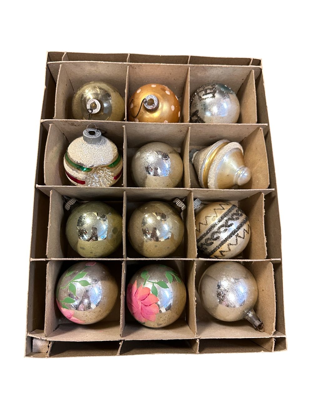 Lot 332: VINTAGE SHINY BRITE GLASS CHRISTMAS ORNAMENTS - 2 BOXES