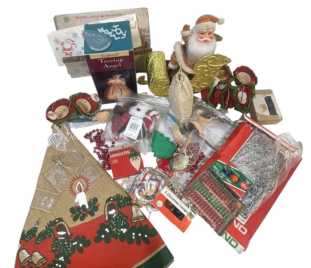 Lot 340: BOX OF VINTAGE/MCM CHRISTMAS DECOR