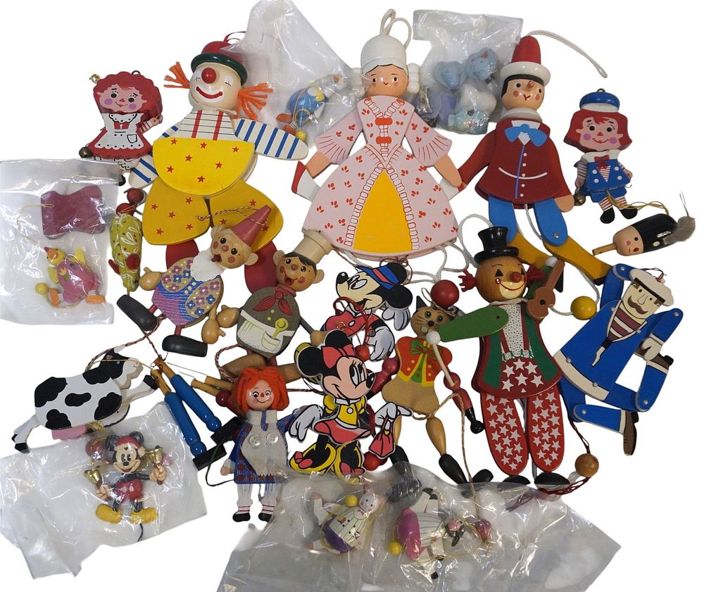 Lot 342: JUMPING JACK PULL TOY/ORNAMENTS