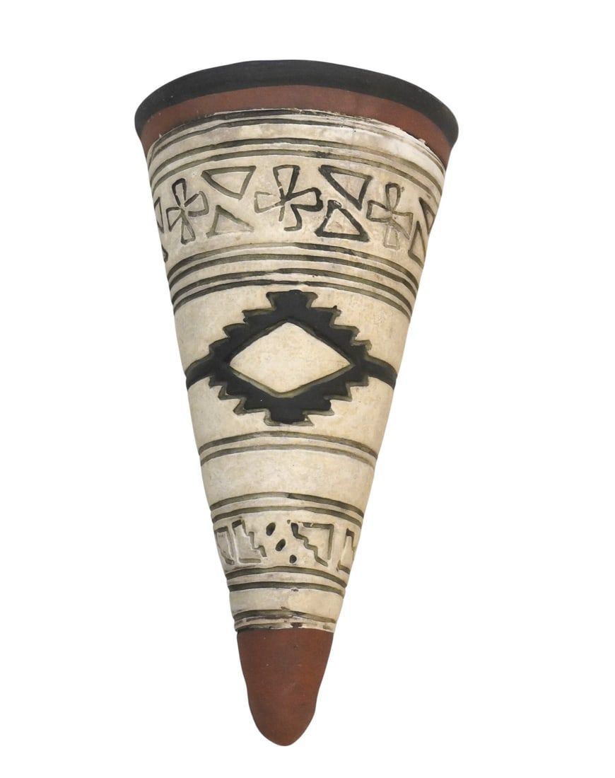 Lot 217: RARE ANTIQUE NATIVE POTTERY WALL POCKET