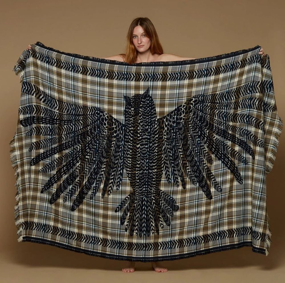 Lot 225: INOUI EDITIONS HEDWIGE WOOLLEN THROW BLANKET
