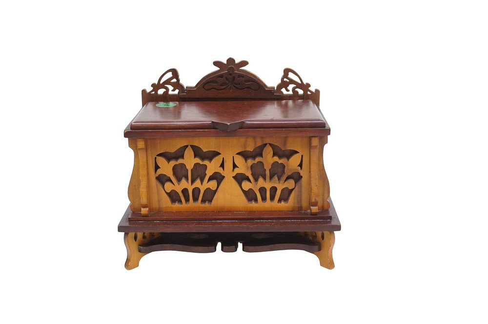 Lot 286: ORNATE WOODEN FRETWORK JEWELRY BOX