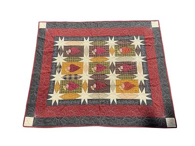 VINTAGE HANDMADE HALO HEART QUILT. Absolutely beautiful and charming Halo Heart Patterned quilt 