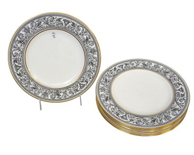 8 WEDGWOOD FLORENTINE DINNER PLATES. 8 Wedgwood Florentine Black Dinner Plates. Black Dragons On 