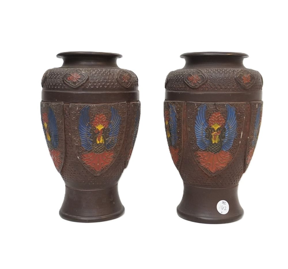 Lot 162: PAIR OF ANTIQUE TOKANABE FIRE ROOSTER JAPANESE VASES