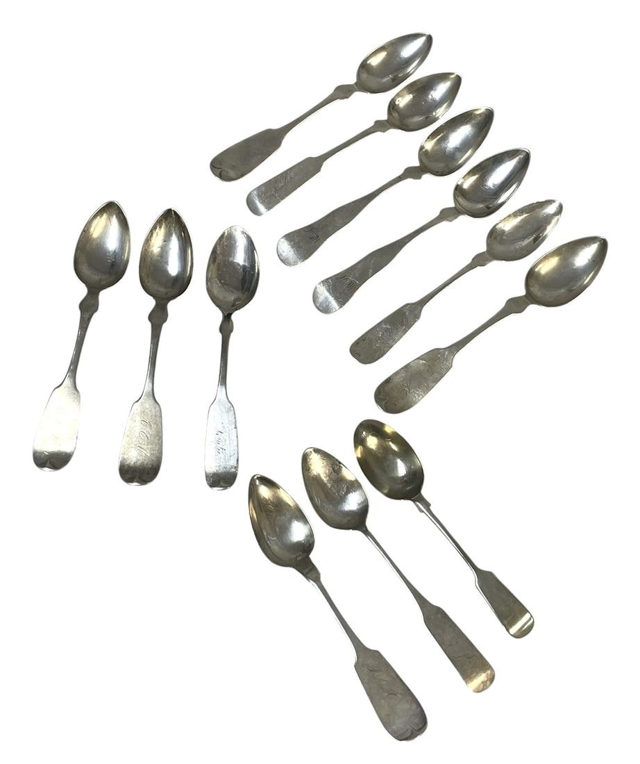 Lot 164: 12 ANTIQUE AMERICAN COIN SILVER SPOONS