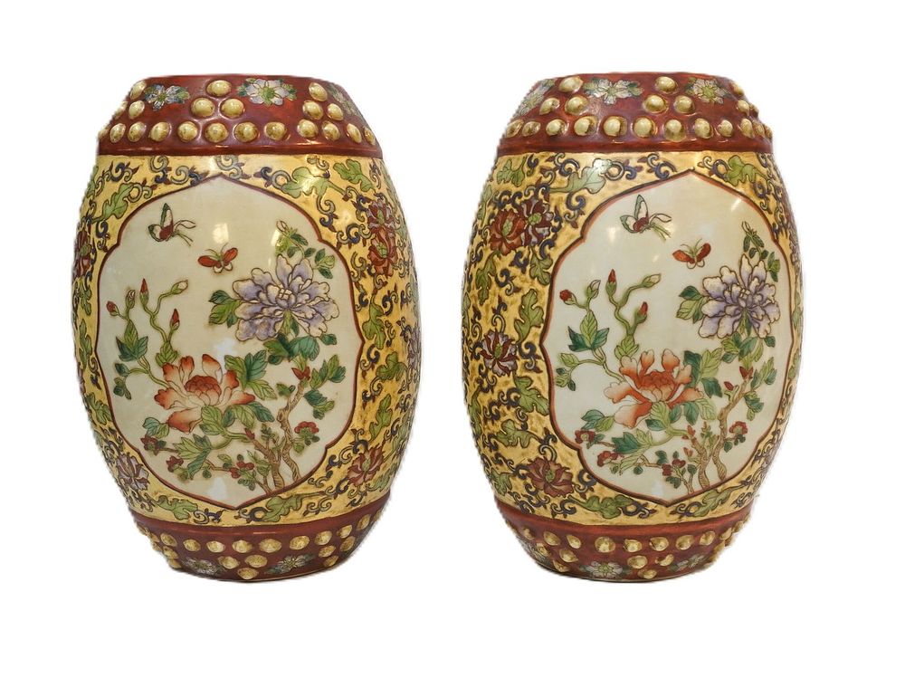 Lot 176: VINTAGE CHINESE HAND PAINTED LARGE WALL POCKETS