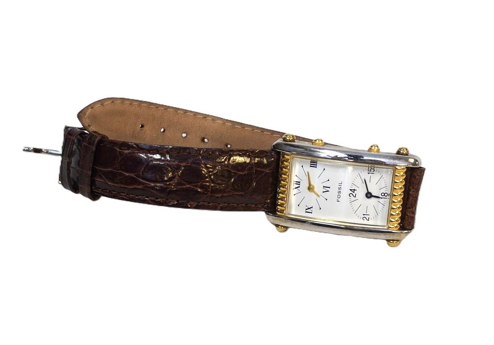 Lot 229: VINTAGE WOMEN'S FOSSIL LEATHER AND STEEL WATCH