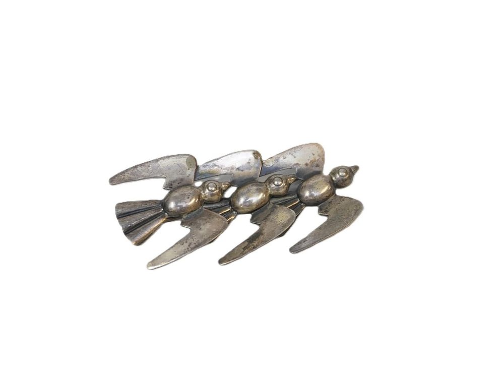 Lot 254: VINTAGE STERLING SILVER BY JEWELART BROOCH