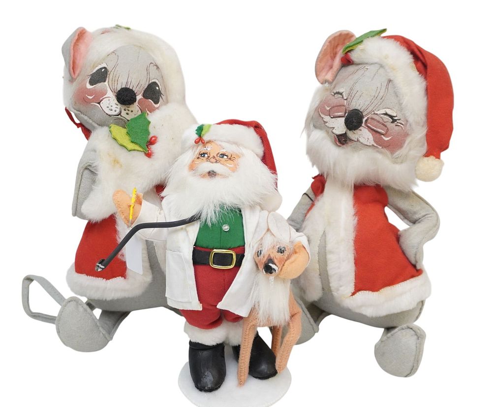 Lot 268: 3 ANNALEE CHRISTMAS DOLLS