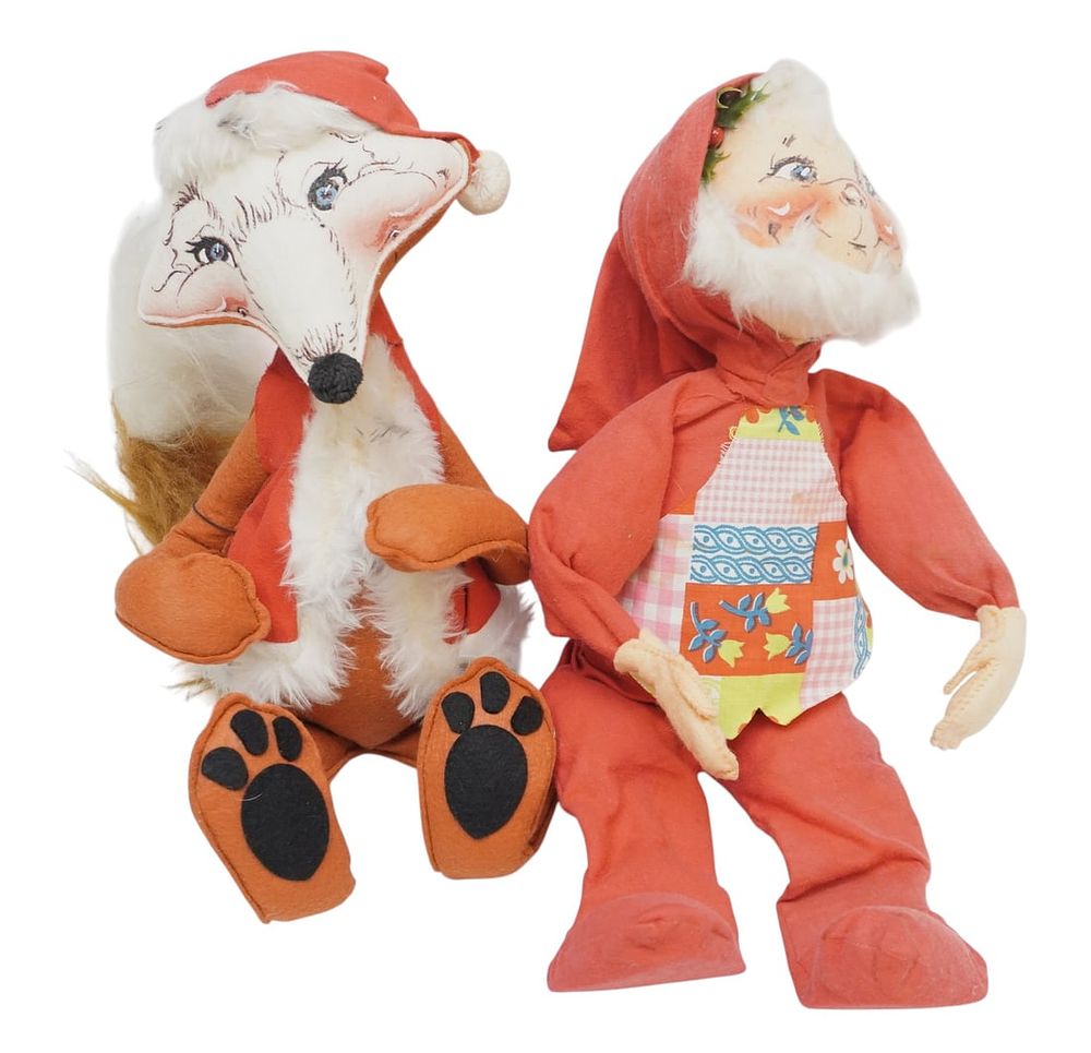 Lot 272: PAIR ANNALEE CHRISTMAS DOLLS