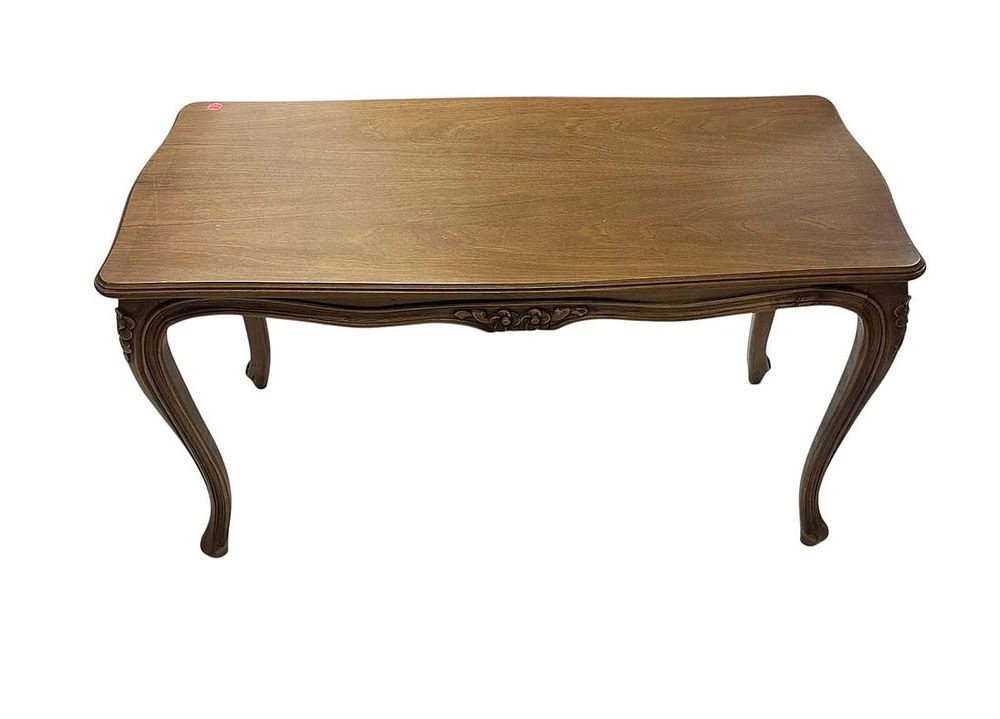 Lot 274: VINTAGE CARVED FRENCH PROVINCIAL COFFEE TABLE