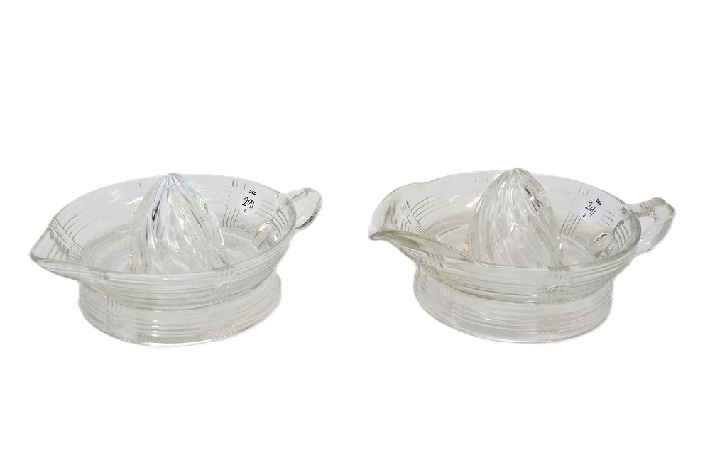 Lot 291: 2 VINTAGE CRISS CROSS HAZEL ATLAS JUICERS