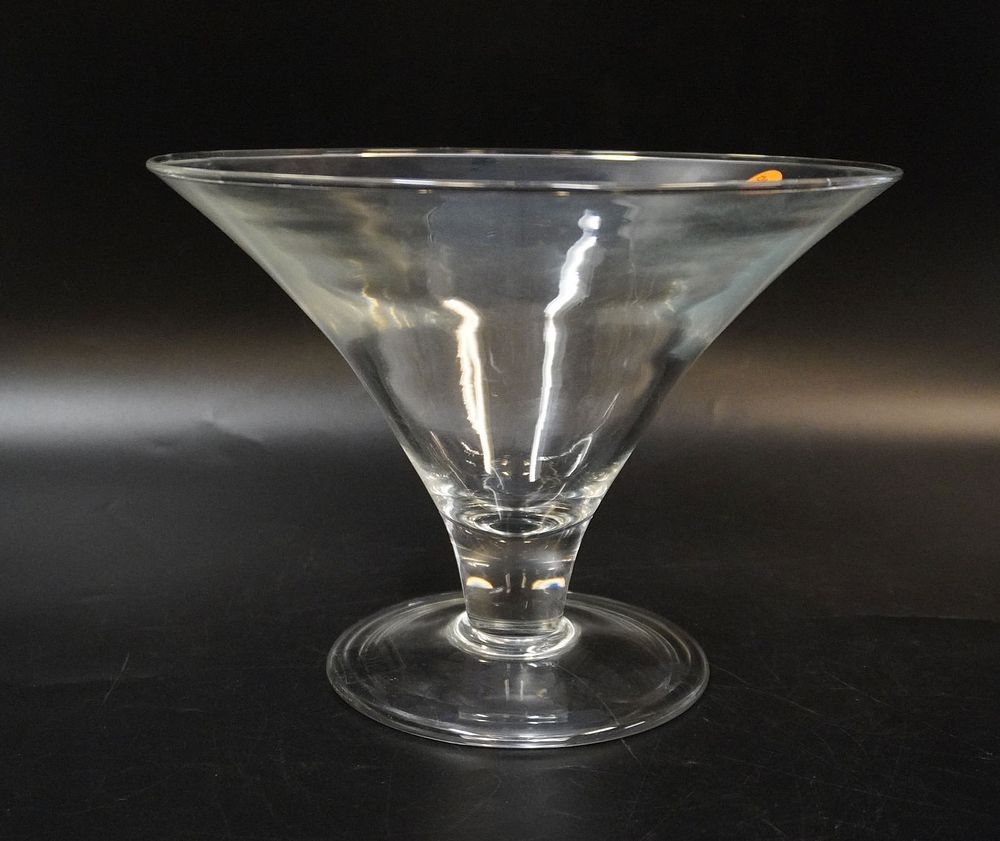 Lot 284: SOUTHERN LIVING AT HOME HAND BLOWN GLASS BOWL