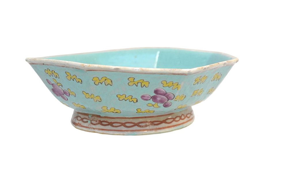 Lot 290: PRE 1890 ANTIQUE CHINESE BLUE OCTAGON SHALLOW BOWL