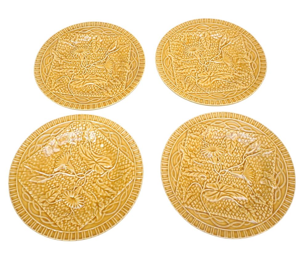 Lot 298: SET OF 4 VINTAGE BORDALLO PINHEIRO MAJOLICA MORNING GLORY DINNER PLATES
