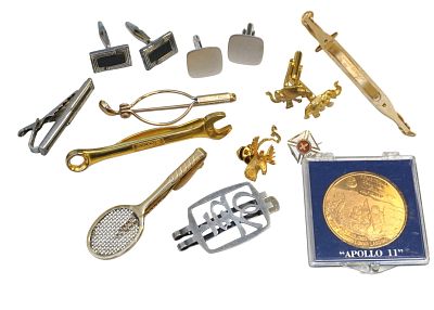 11 pc ESTATE MID CENTURY MENS CUFFLINKS - TIE BARS. 6 Tie Bars, makers include Anson, Hickok 