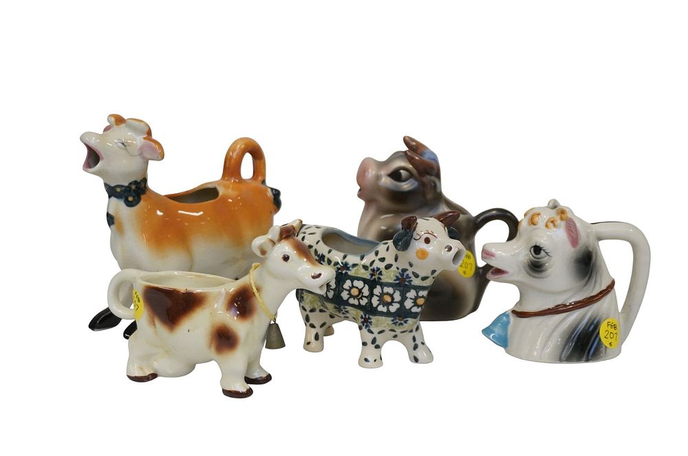 Lot 207: 5 VINTAGE KITSCHY CERAMIC COW CREAMER PITCHERS