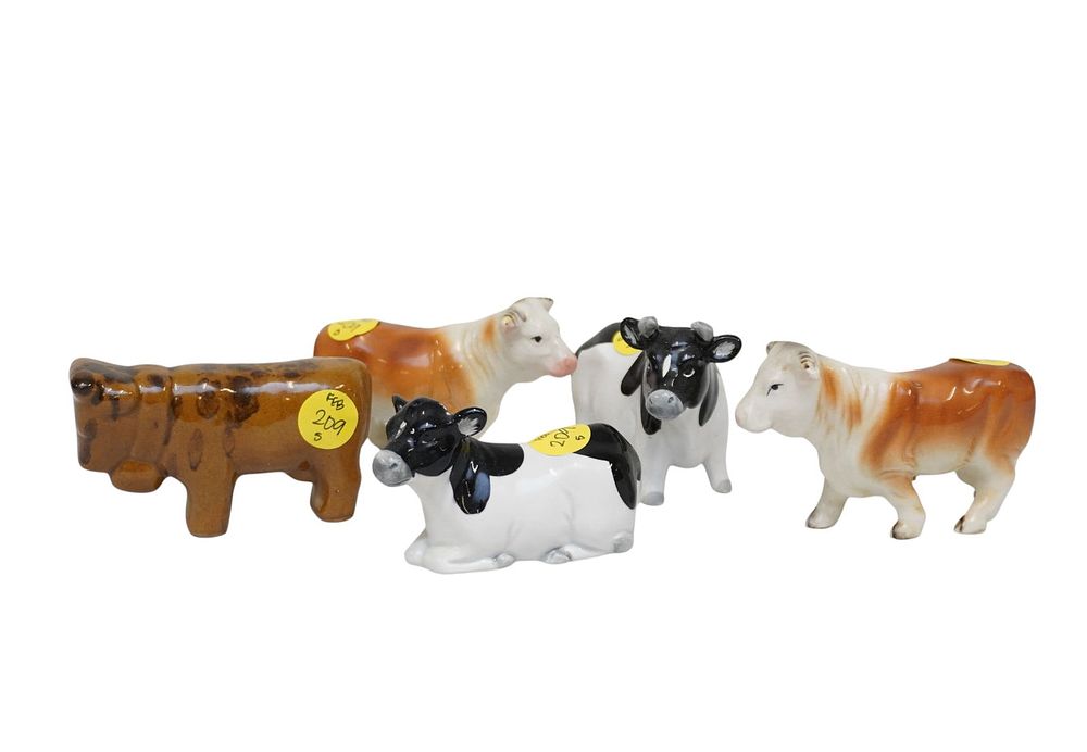 Lot 209: 5 COW S&P SHAKERS AND FIGURINE