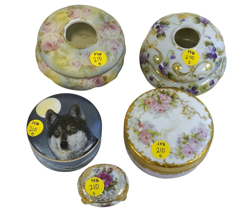 Lot 210: MISC. PORCELAIN VANITY ITEMS - 5 PIECES
