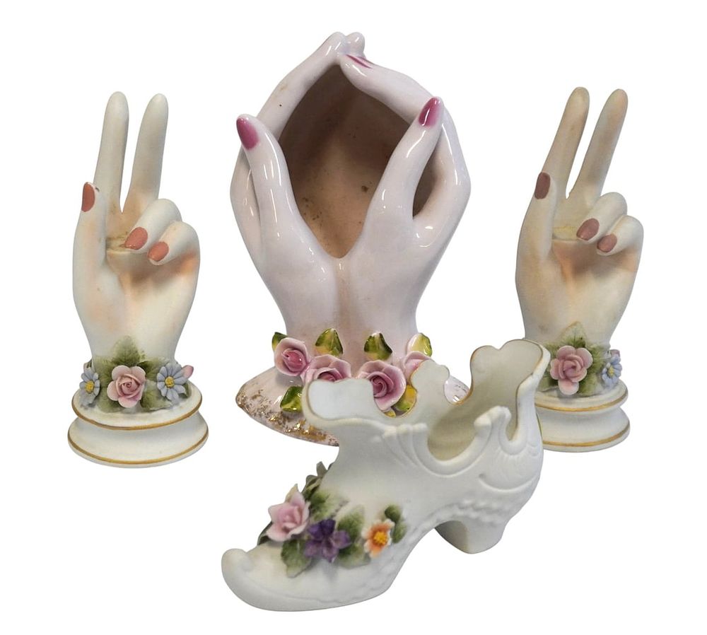 Lot 214: 4 LEFTON PORCELAIN VANITY ITEMS