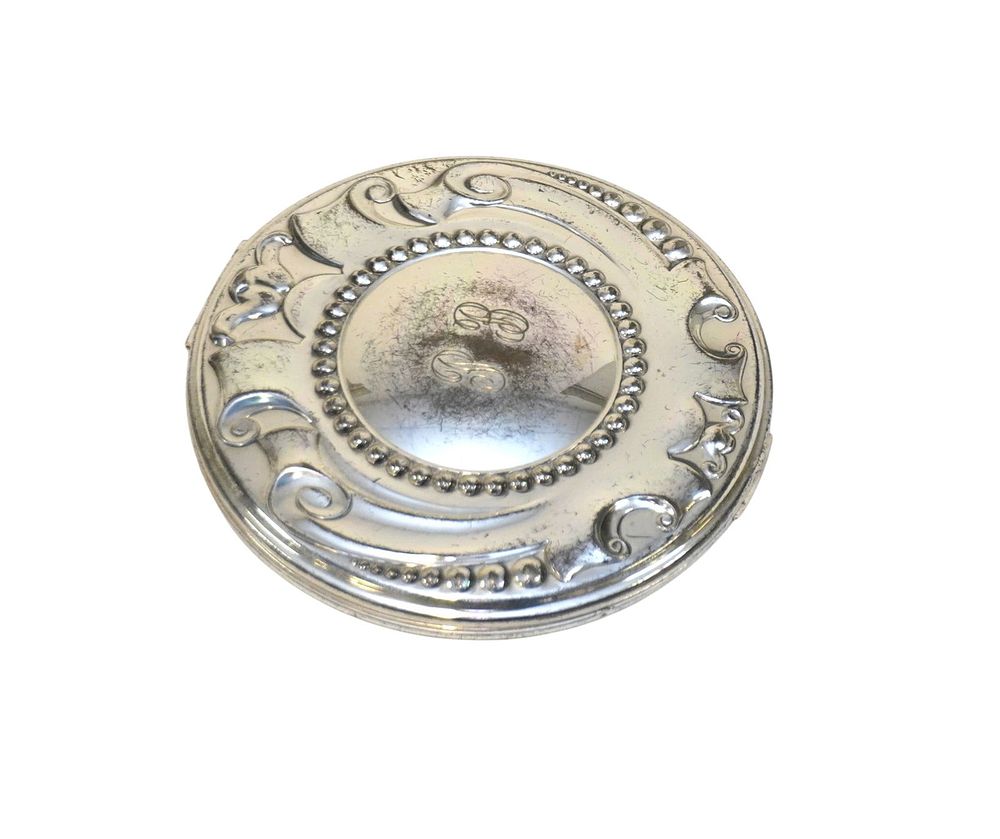Lot 218: HEIRLOOM VINTAGE ESTEE LAUDER COMPACT
