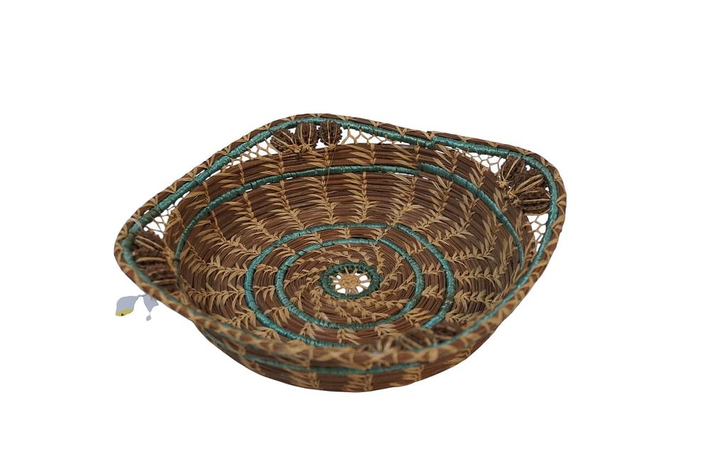 Lot 233: NATIVE AMERICAN WOVEN PINE NEEDLE BASKET
