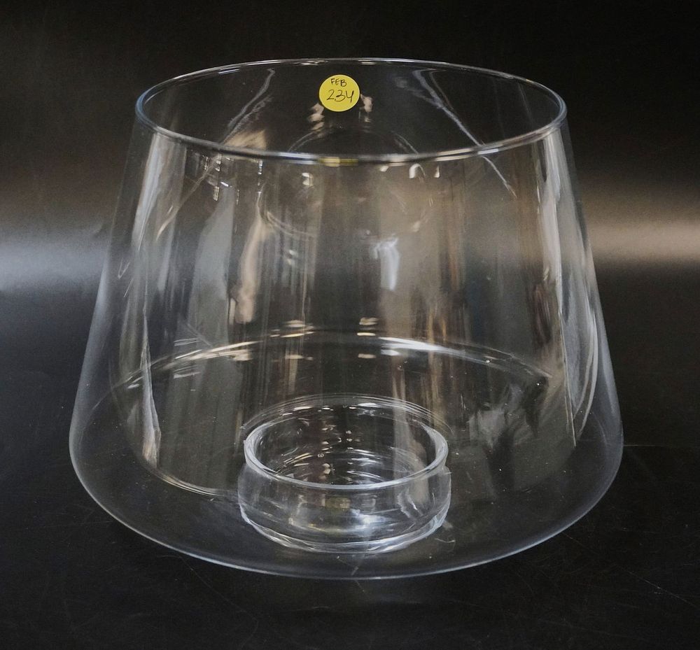 Lot 234: LARGE HANDBLOWN CLEAR GLASS VASE
