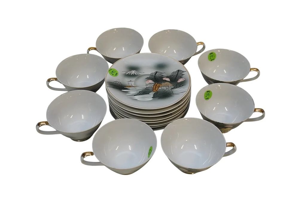 Lot 249: 8 ORIENT CHINA TEACUP AND SAUCER SETS