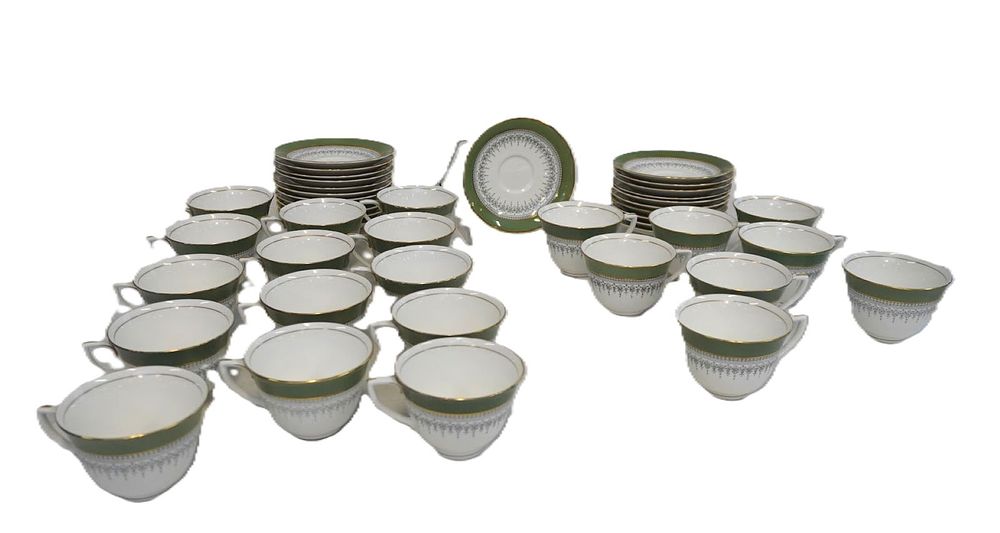 Lot 162: 44 pc ROYAL WORCESTER REGENCY CUPS & SAUCERS
