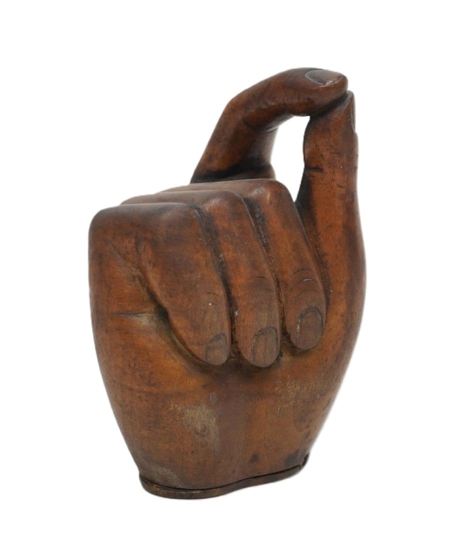 Lot 163: ANTIQUE TREEN "PINCH OF SNUFF" BOX c. 1830