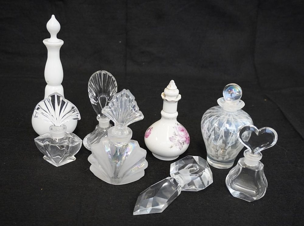 Lot 184: VINTAGE CUT CRYSTAL AND GLASS PERFUME BOTTLES - 8 PIECES