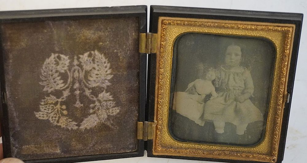Lot 186: RARE ANTIQUE DAGUERREOTYPE IN THERMOPLASTIC FRAME