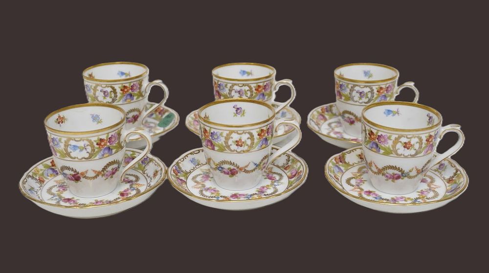 Lot 192: SCHUMANN BAVARIA EMPRESS DRESDEN FLOWERS DEMITASSE CUPS AND SAUCERS - 6 SETS