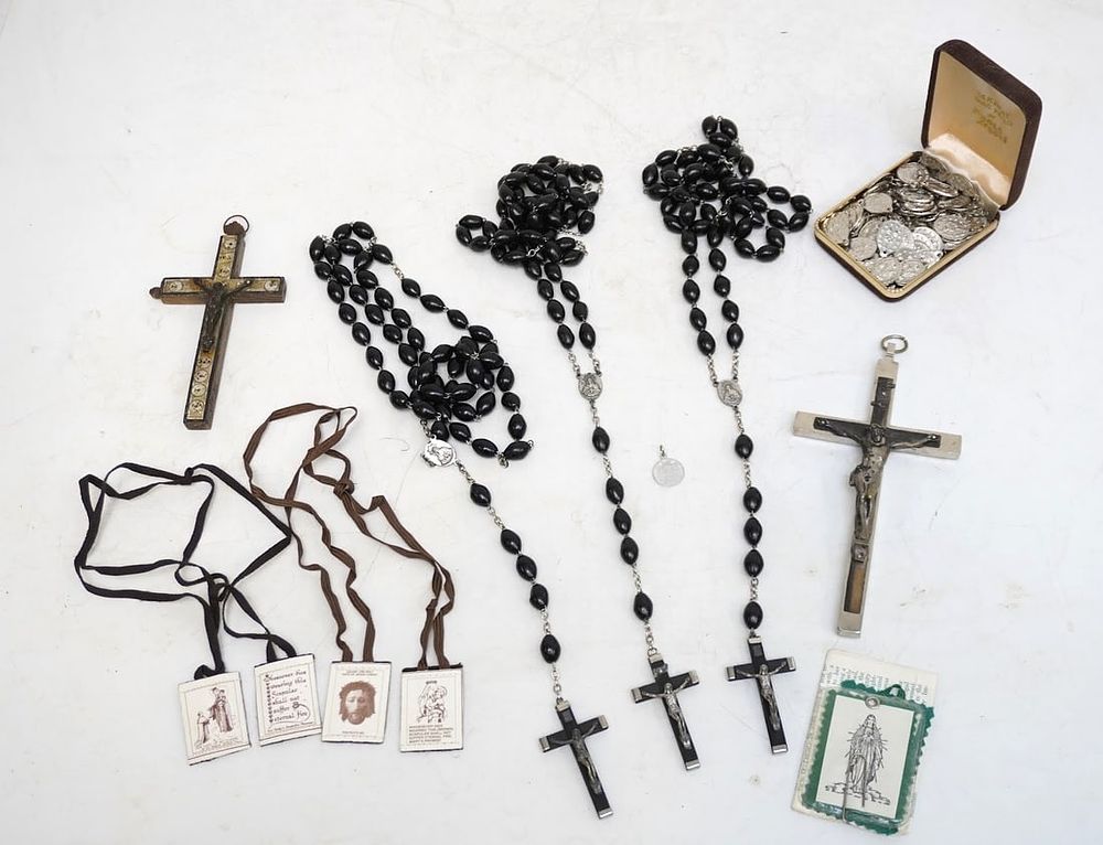Lot 194: 86 PC VINTAGE RELIGIOUS MEDALS, CRUCIFIX, ROSARIES