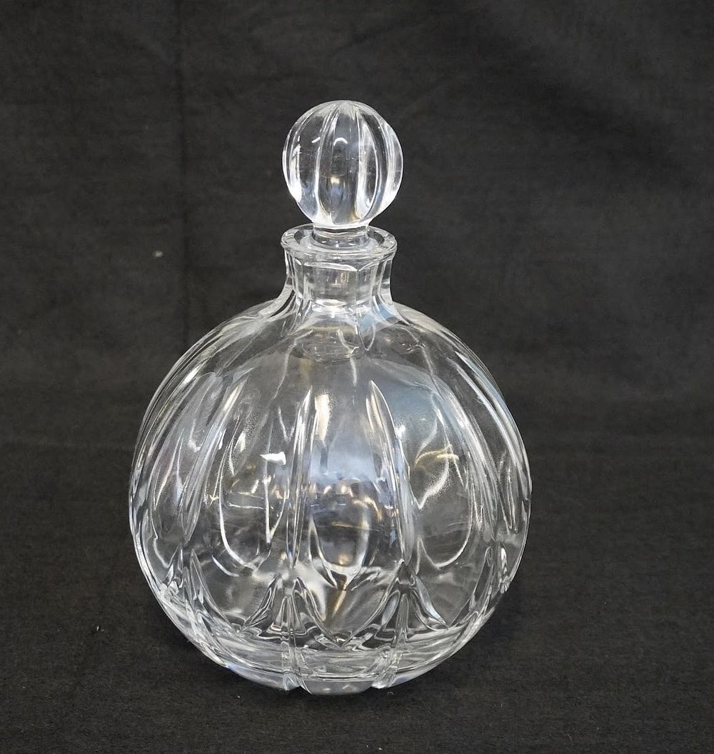 Lot 198: CUT CRYSTAL LIQUOR DECANTER