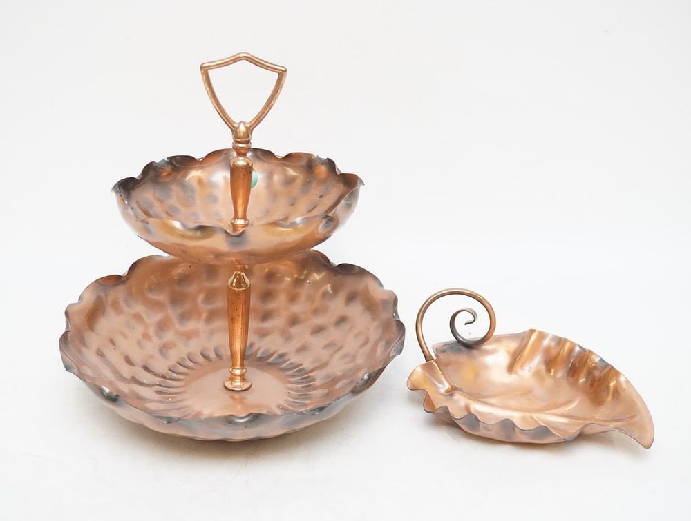 Lot 209: SOLID COPPER LEAF TRINKET DISH AND TWO TIER TRAY
