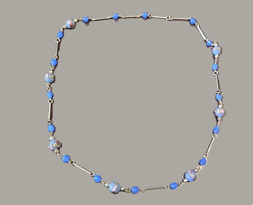 Lot 210: VINTAGE VENETIAN ART BLUE GLASS WEDDING CAKE BEADS NECKLACE