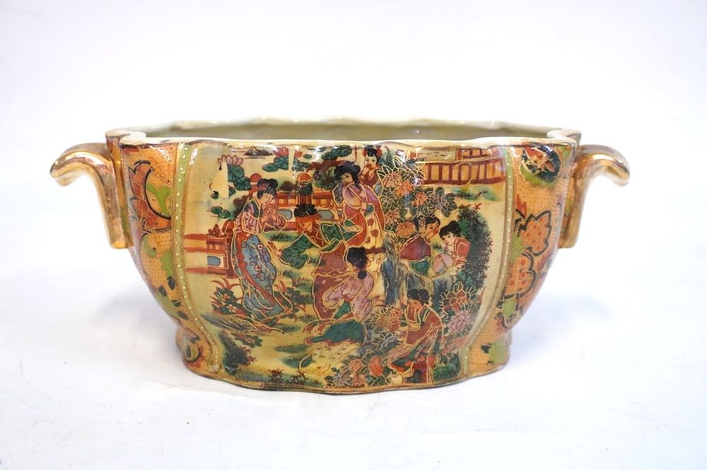 Lot 227: VINTAGE CHINESE PORCELAIN JARDINIERE / PLANTER