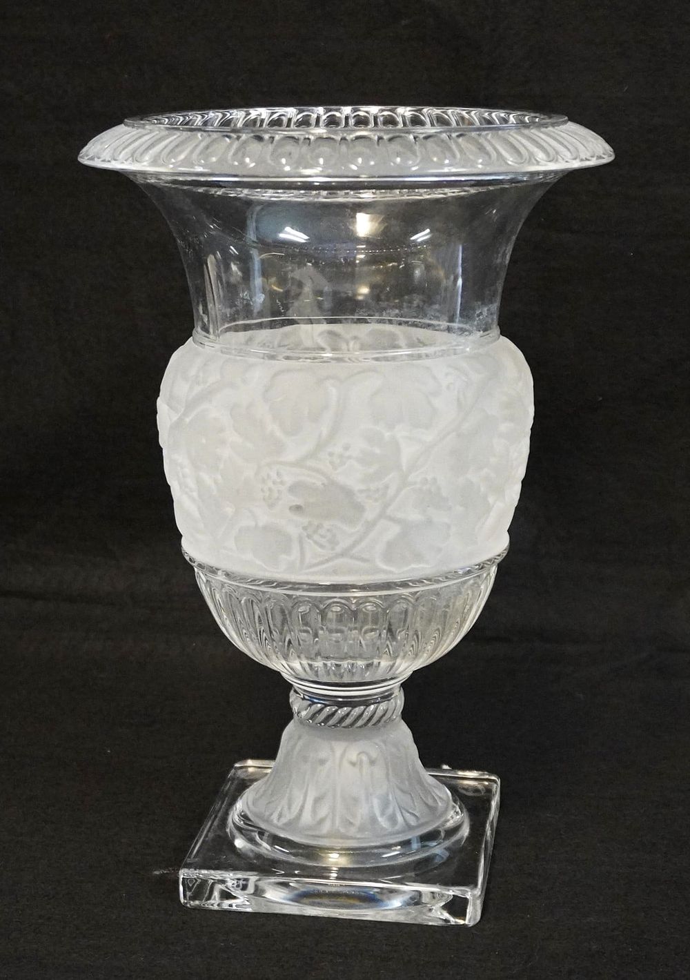 Lot 169: LARGE VINTAGE GODINGER SHANNON ATHENA URN VASE