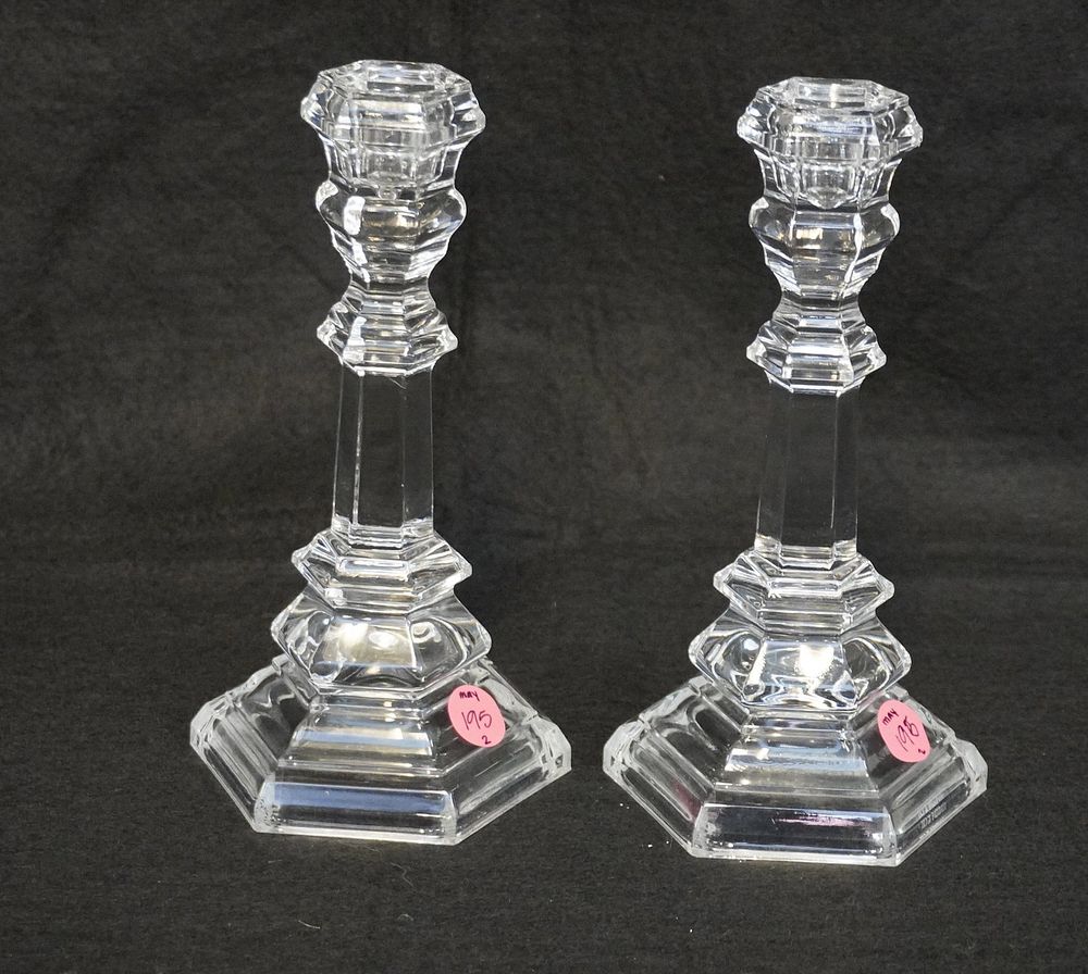 Lot 195: PAIR OF TIFFANY & CO. CRYSTAL PLYMOUTH CANDLESTICKS