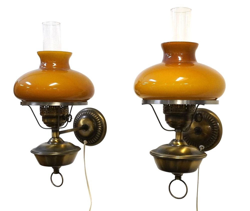 Lot 215: PAIR OF VINTAGE AMBER GLASS BRASS TONE WALL SCONCES
