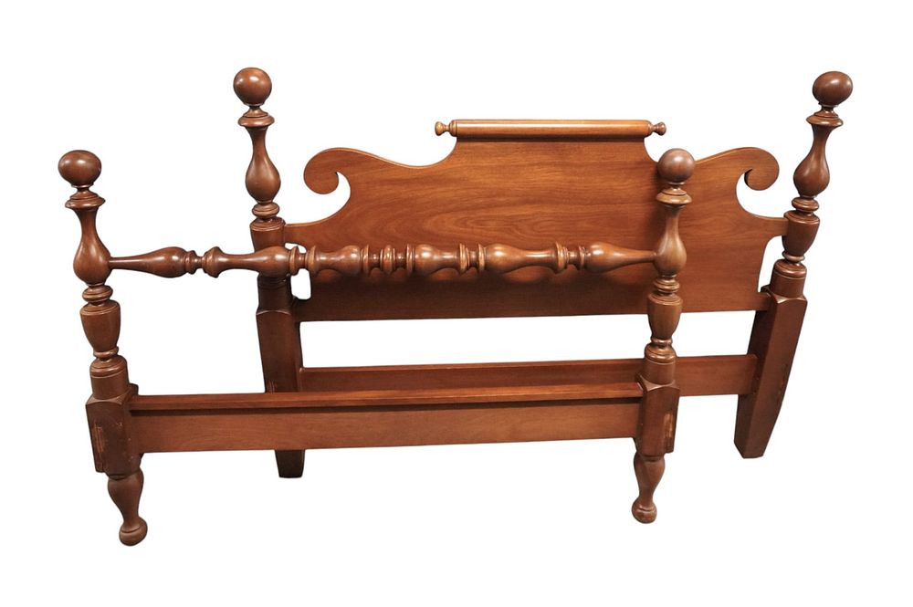 Lot 227: DREXEL FRAMINGHAM TRADITIONAL CHERRY FULL SIZE POSTER BED