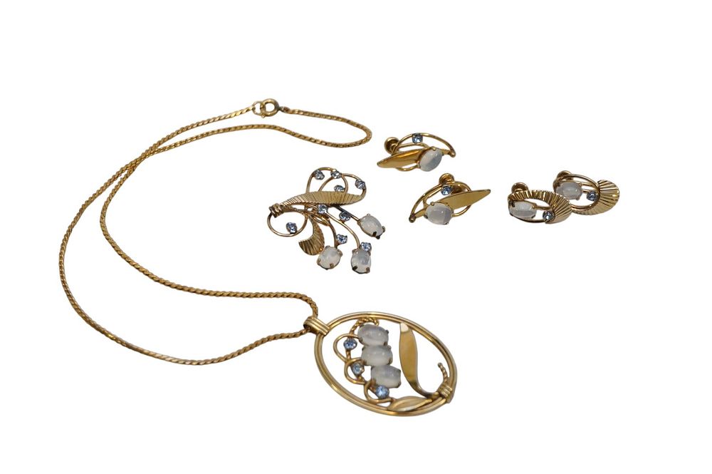 Lot 233: 6 PIECES SIGNED VINTAGE VAN DELL MOONSTONE JEWELRY