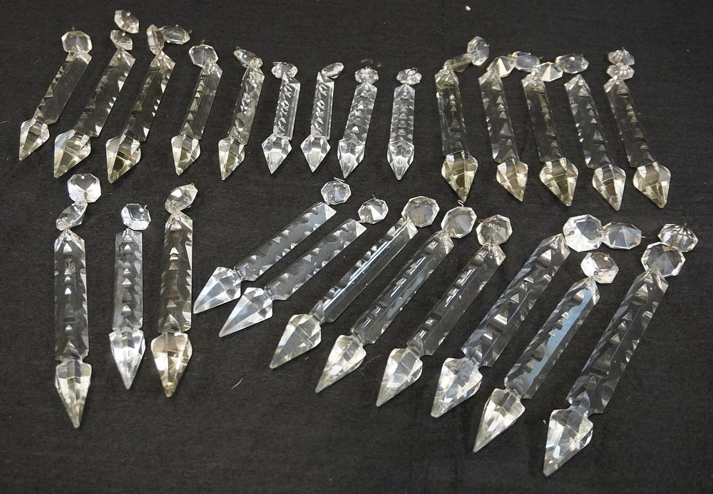 Lot 274: 25 REPLACEMENT CHANDELIER CRYSTAL PRISMS
