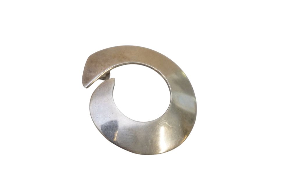 Lot 276: ATI SWIRL STERLING SILVER PENDANT